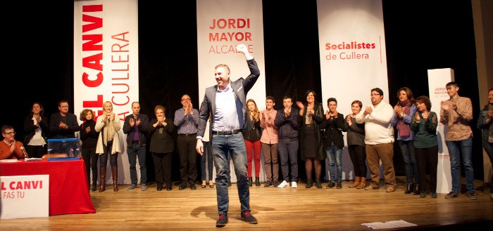 Els regidors socialistes de Cullera ixen al carrer per donar compte del primer any del canvi
