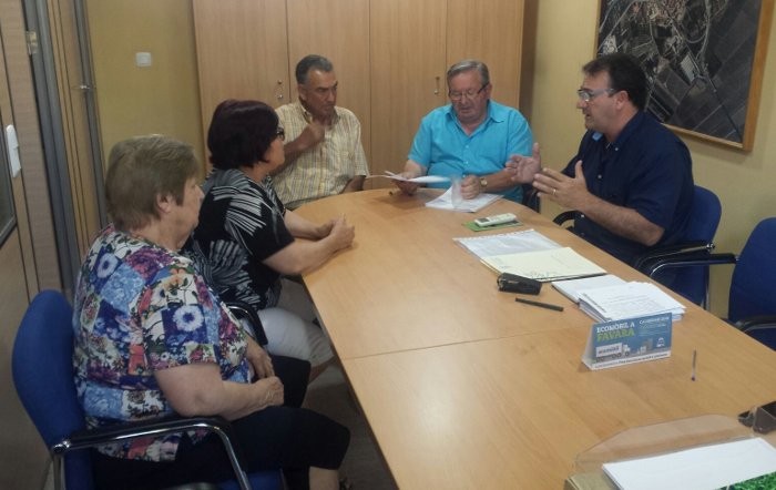 ﻿Reunió de l’Ajuntament de Favara amb representants de les associacions locals de majors