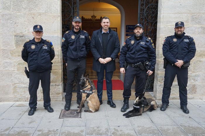 La Policia Local de Cullera estrena unitat canina que detecta substàncies il·legals