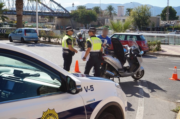 La Policia Local de Cullera inicia una campanya d’inspecció de ciclomotors i motocicletes