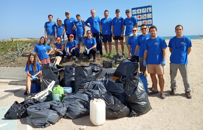 L’Ajuntament de Sueca col·labora amb el voluntariat d’una jornada de neteja de platges
